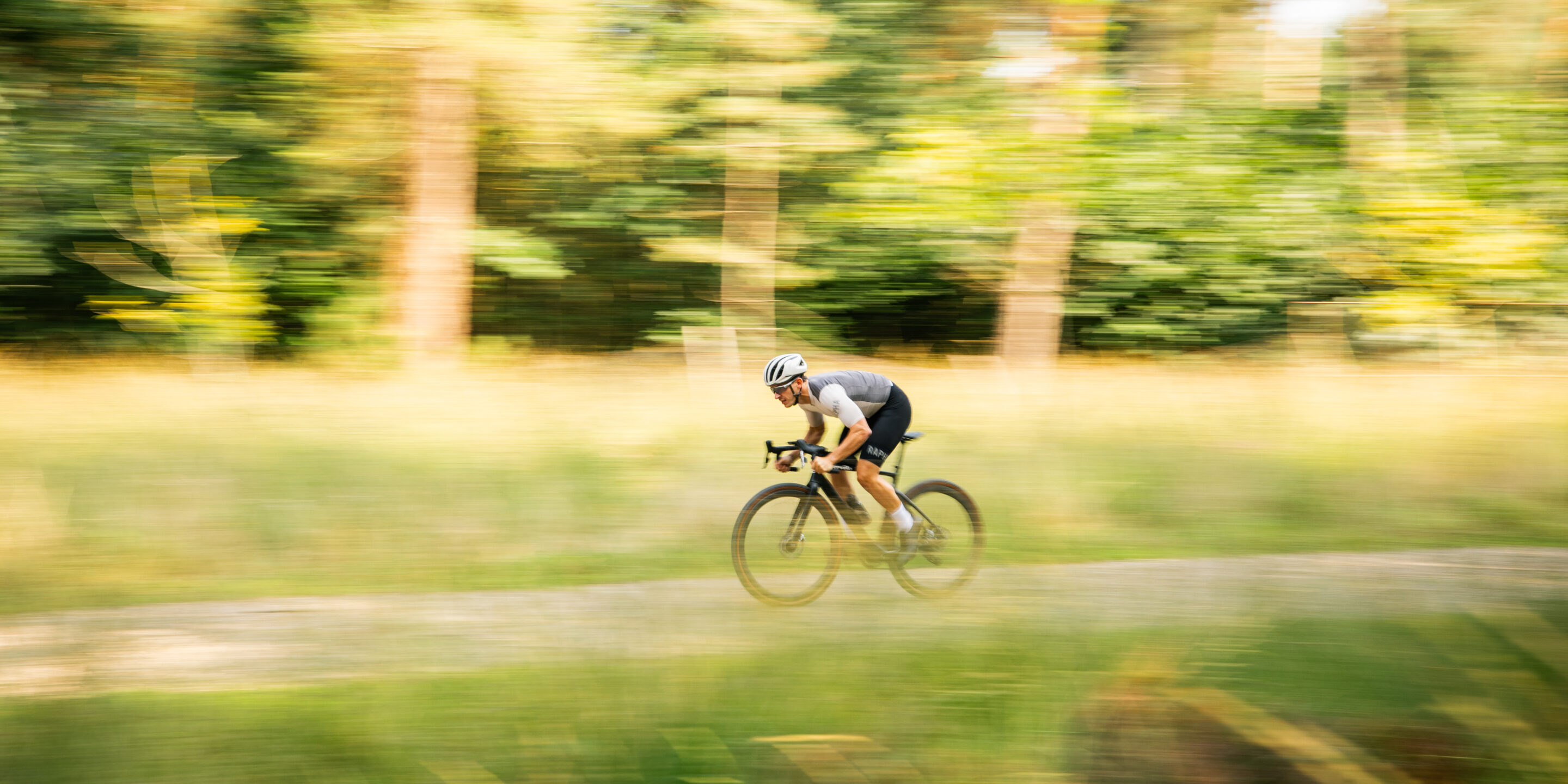 Ontdek het revolutionaire bandenspanningssysteem van GRAVAA, waarmee je al rijdend het aantal bar in de fietsband aanpast.